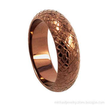 Stainless steel rings with crocodile grain, IP coffee plating